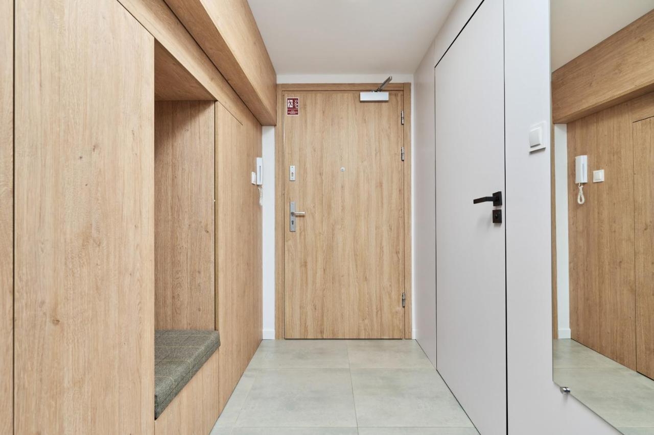 Mezzanine Studio Apartments Zarembowicza Wroclaw Airport By Renters Екстер'єр фото