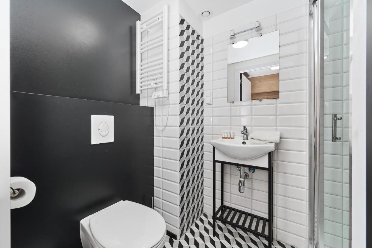 Mezzanine Studio Apartments Zarembowicza Wroclaw Airport By Renters Екстер'єр фото