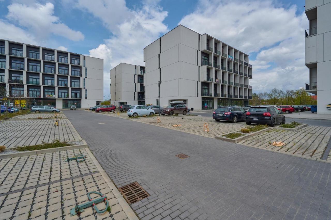 Mezzanine Studio Apartments Zarembowicza Wroclaw Airport By Renters Екстер'єр фото
