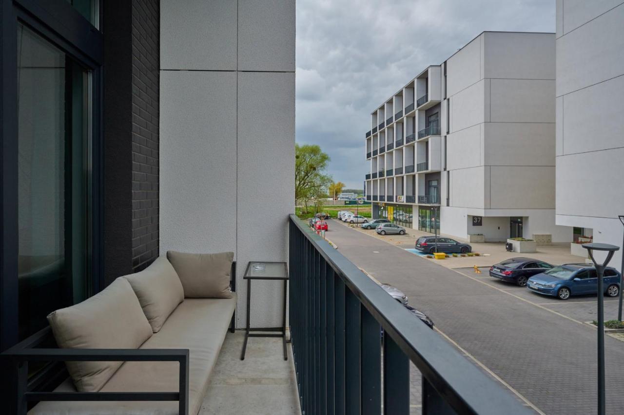 Mezzanine Studio Apartments Zarembowicza Wroclaw Airport By Renters Екстер'єр фото
